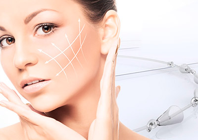 Los hilos faciales tensan la piel de tu rostro de forma sencilla y sin cirugía